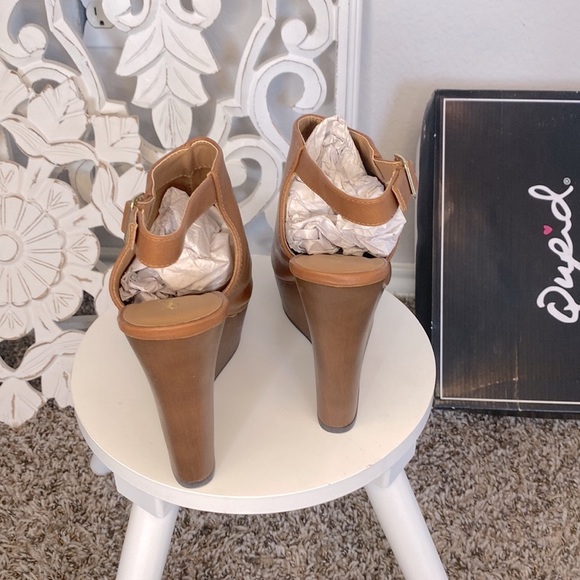 Qupid Leatherette Peep Toe Ankle Strap Wedge Booties BRAND NEW IN BOX! - Picture 9 of 14